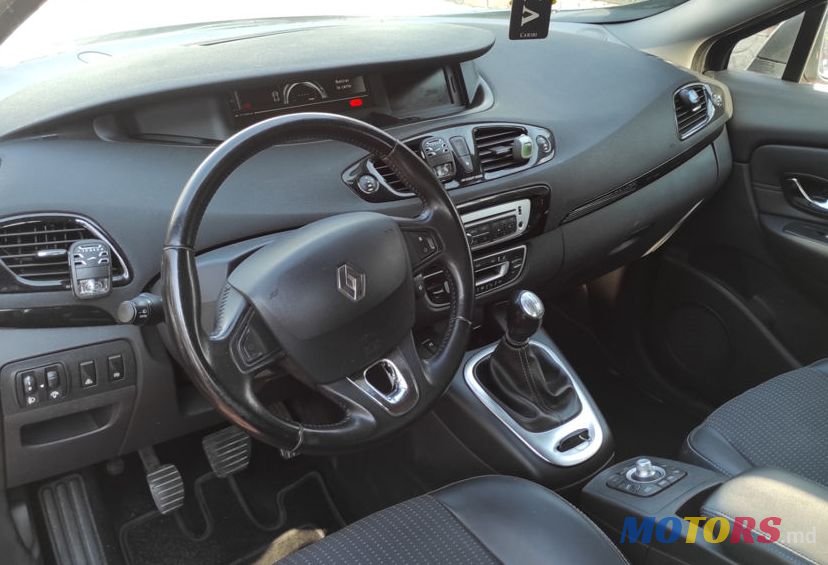 2013' Renault Grand Scenic photo #4