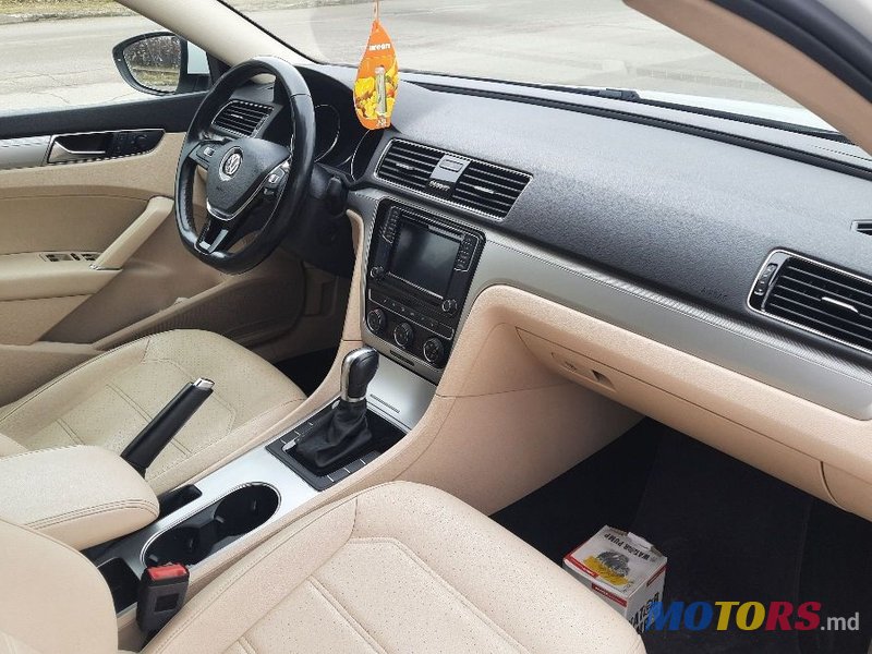 2018' Volkswagen Passat photo #6