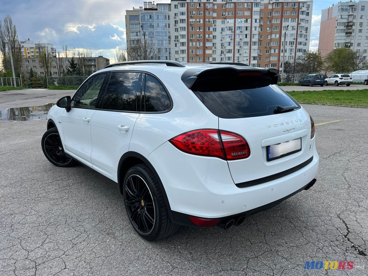 2012' Porsche Cayenne photo #4