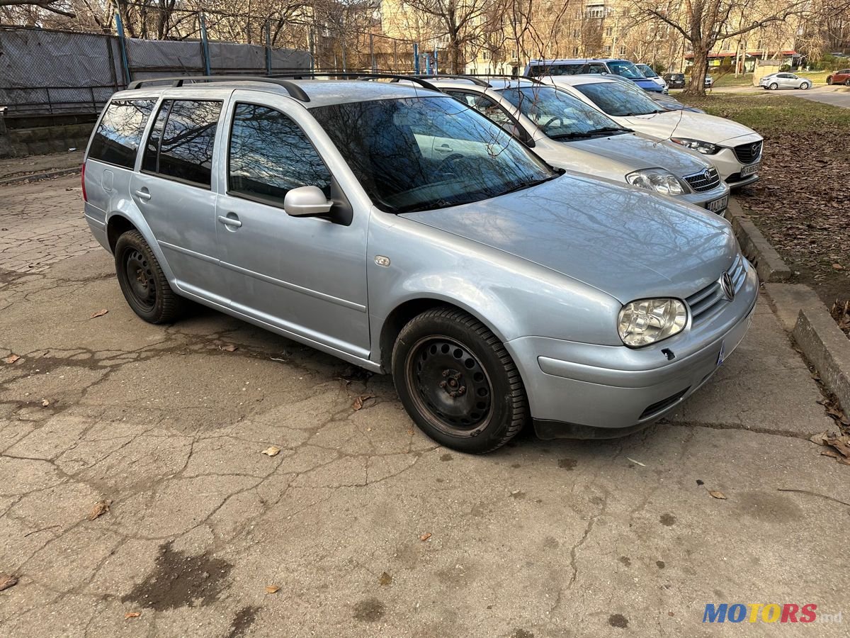 2003' Volkswagen Golf photo #2