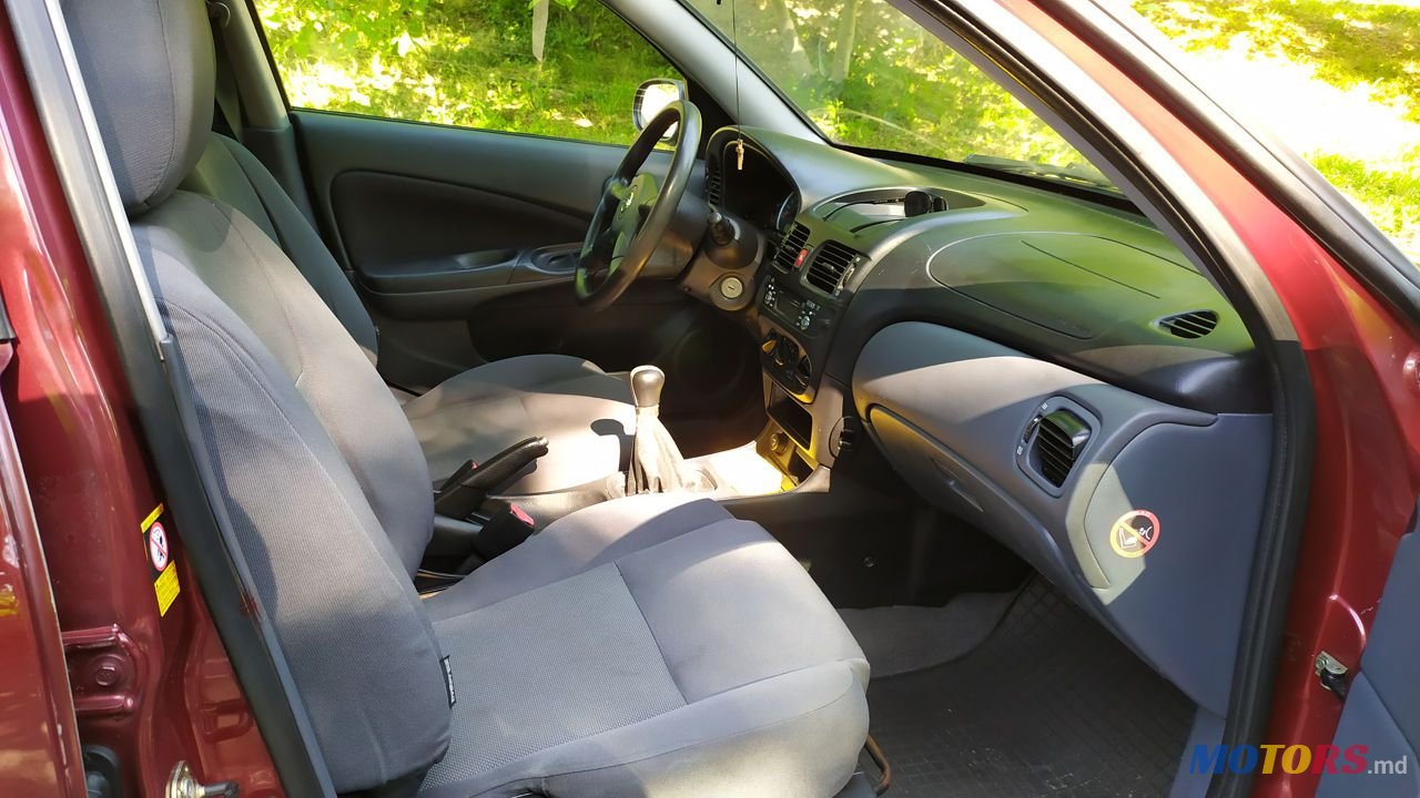 2005' Nissan Almera photo #4