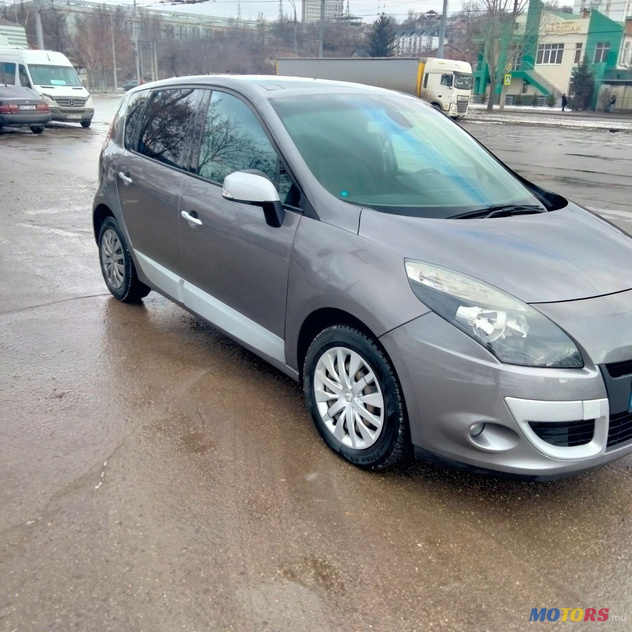 2011' Renault Scenic photo #3