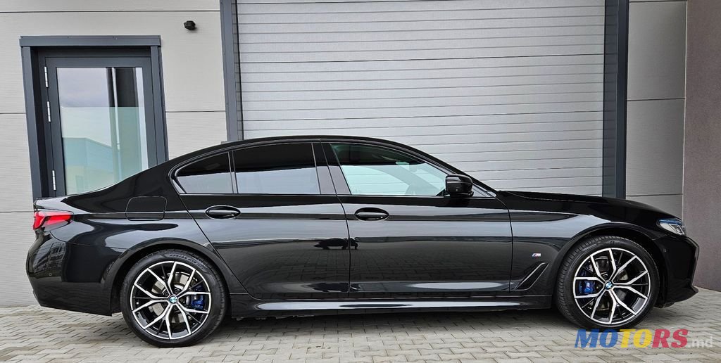 2020' BMW 5 Series photo #1