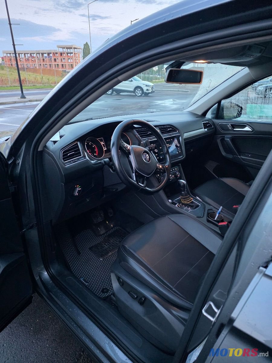 2018' Volkswagen Tiguan photo #6