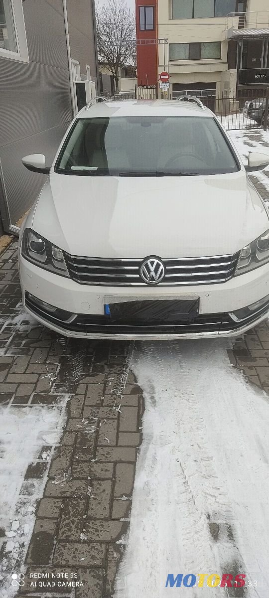 2011' Volkswagen Passat photo #1