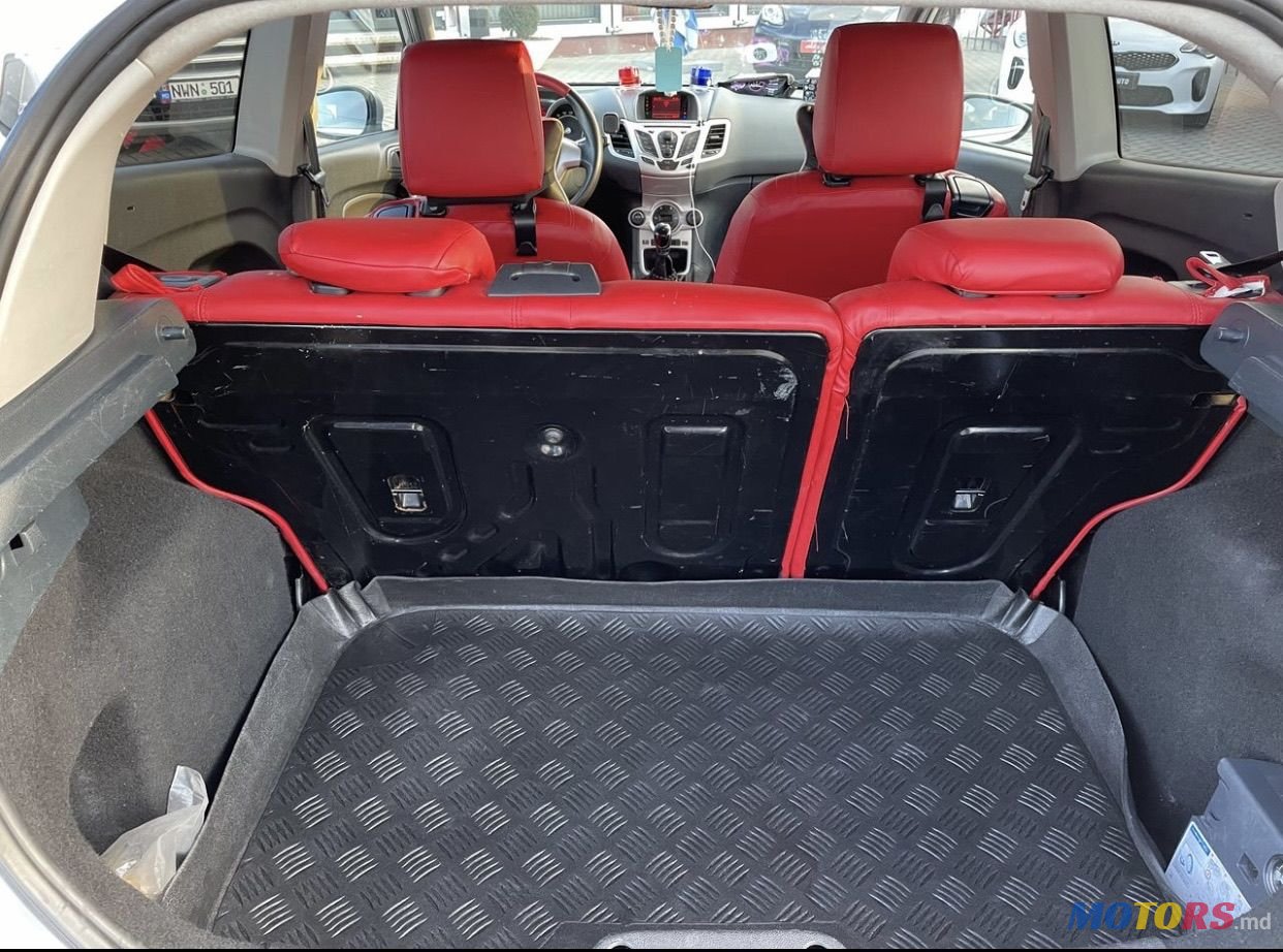 2011' Ford Fiesta photo #3