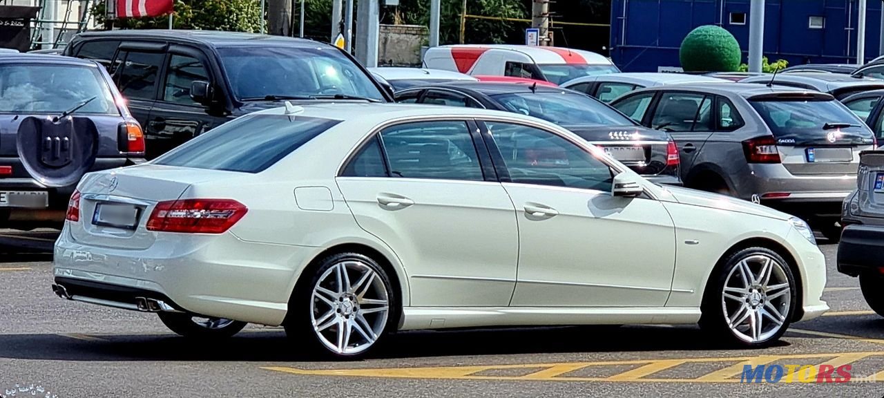 2011' Mercedes-Benz E-Class photo #1