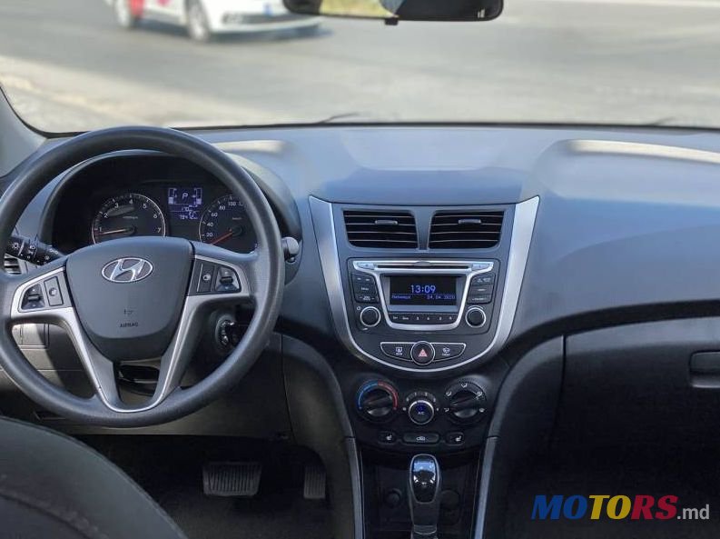 2016' Hyundai Accent photo #2