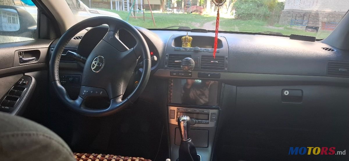 2005' Toyota Avensis photo #6