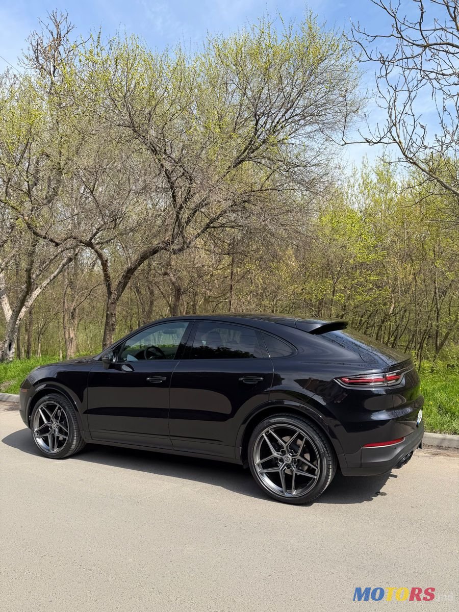 2020' Porsche Cayenne Coupe photo #3
