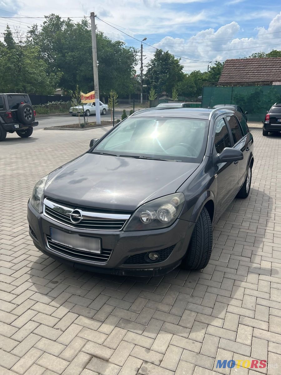 2010' Opel Astra photo #4