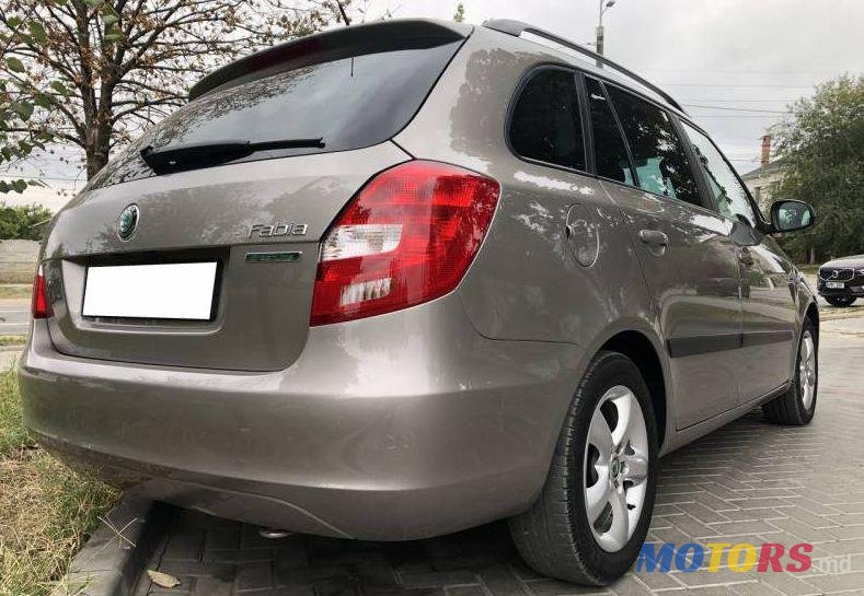 2011' Skoda Fabia photo #3