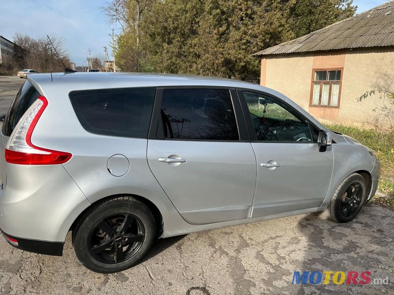 2010' Renault Grand Scenic photo #5