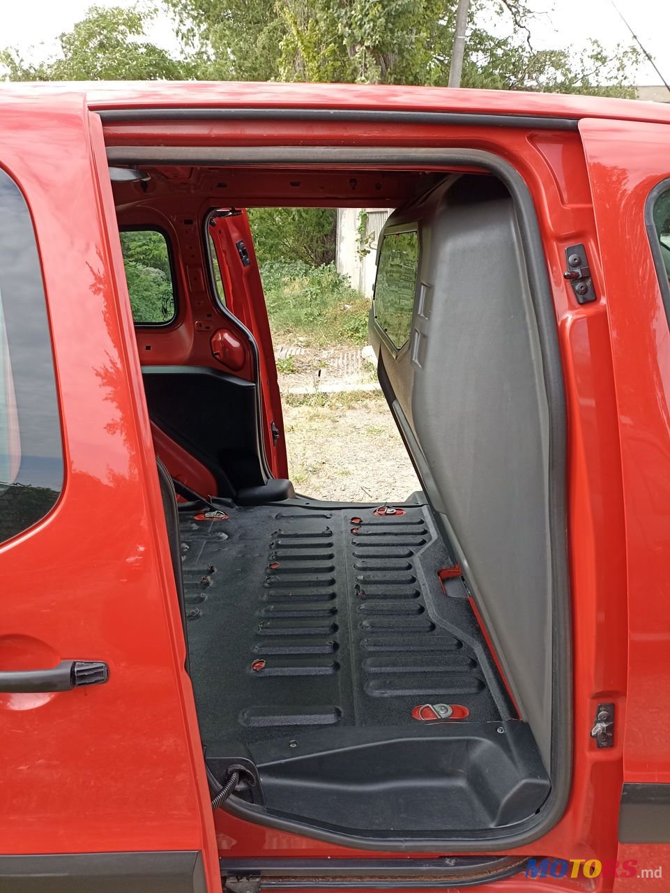 2015' Peugeot Partner photo #6