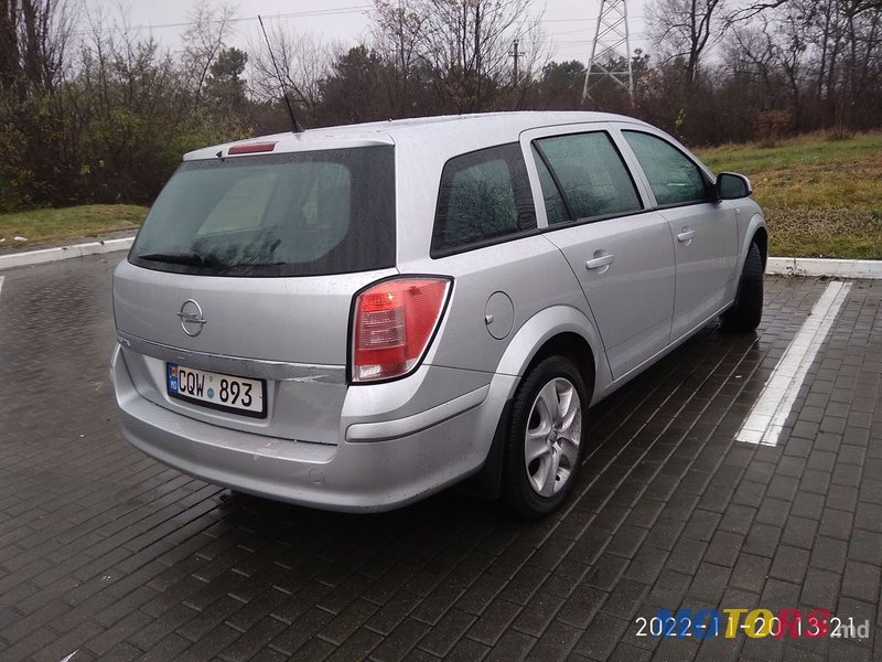 2012' Opel Astra photo #4