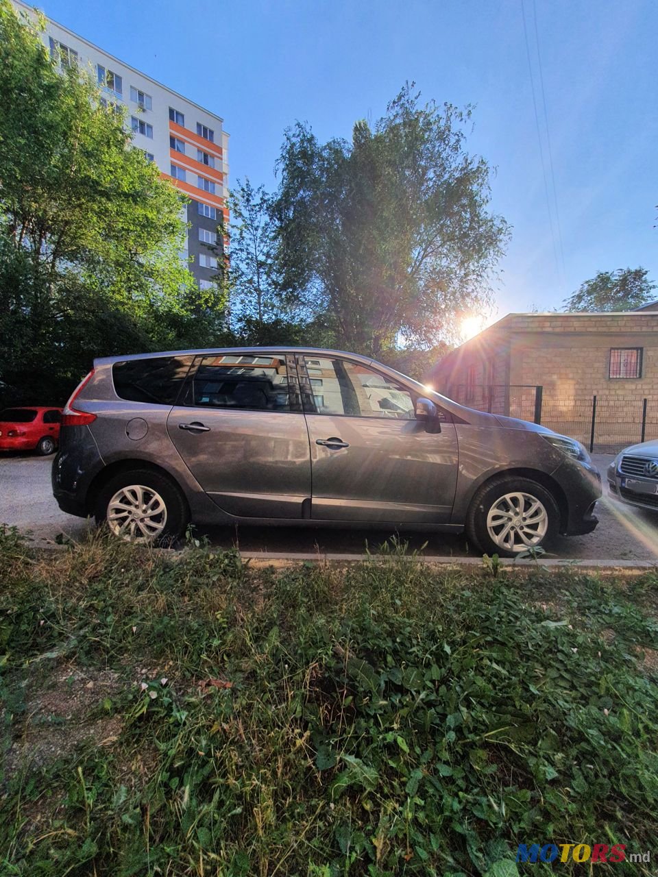 2014' Renault Grand Scenic photo #2