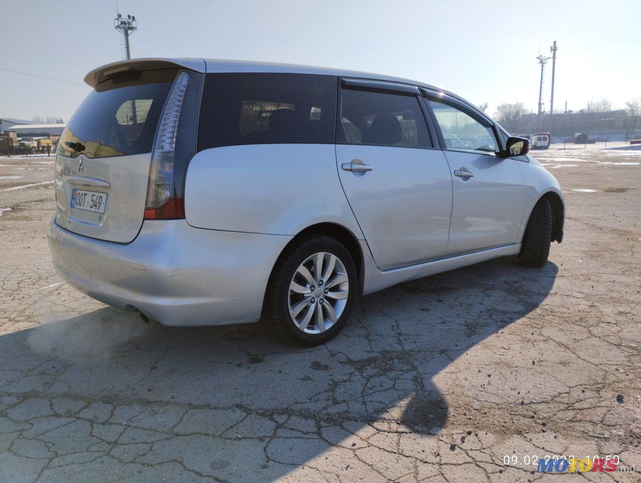 2006' Mitsubishi Grandis photo #4