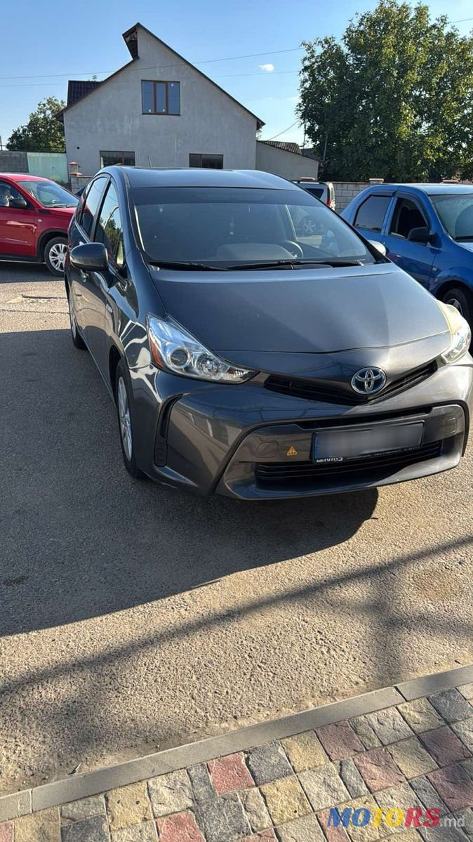 2015' Toyota Prius v photo #1