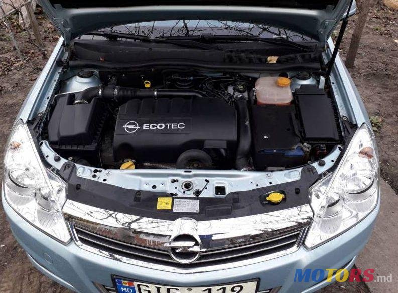 2010' Opel Astra photo #2