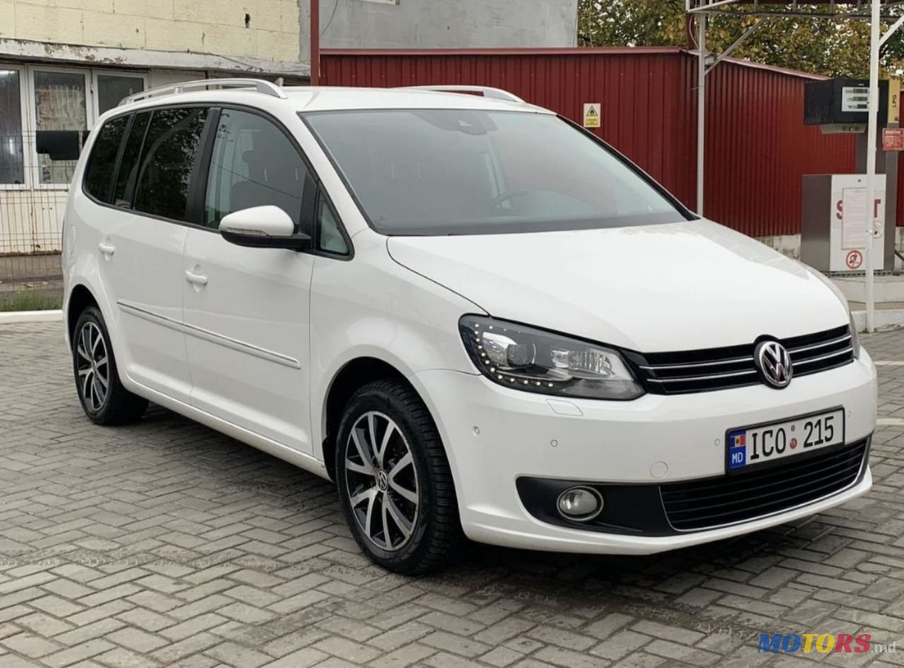 2012' Volkswagen Touran photo #3