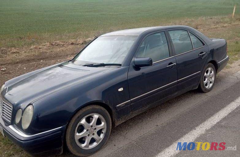 2000' Mercedes-Benz E photo #1