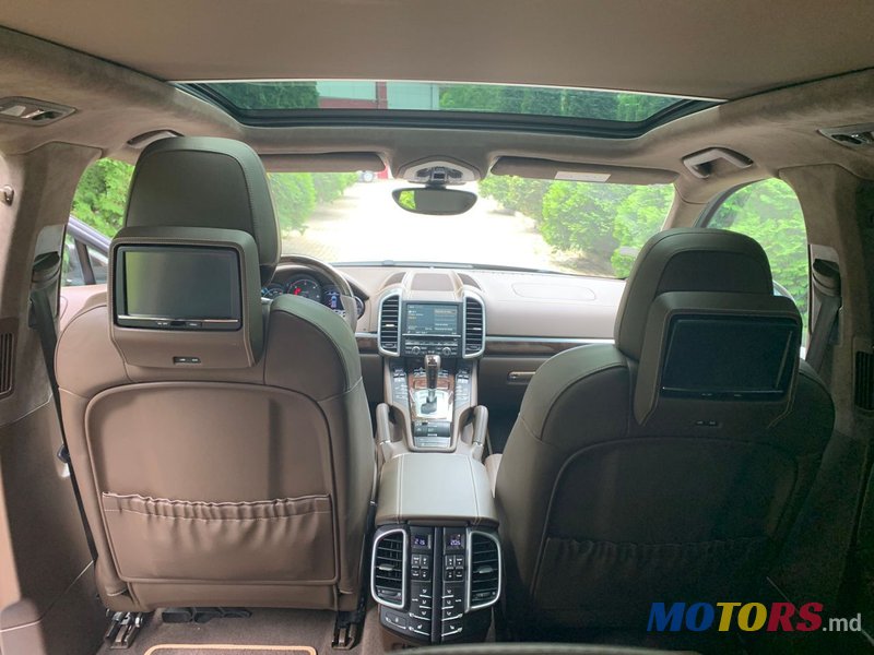 2015' Porsche Cayenne photo #6