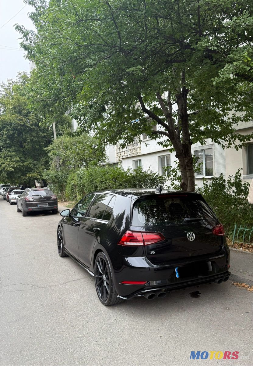 2018' Volkswagen Golf photo #2