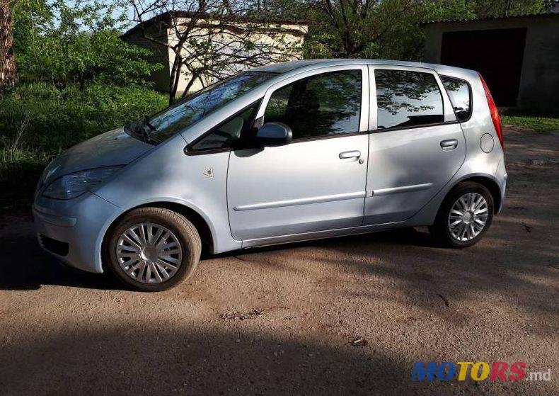 2005' Mitsubishi Colt photo #1