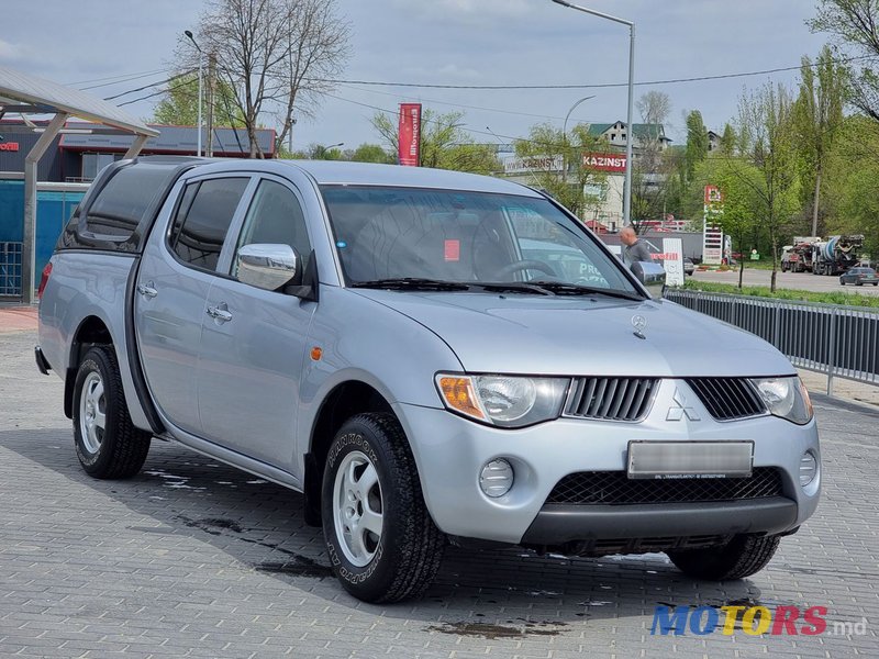 2007' Mitsubishi L Series photo #2