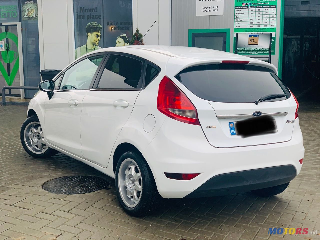 2009' Ford Fiesta 5D photo #4