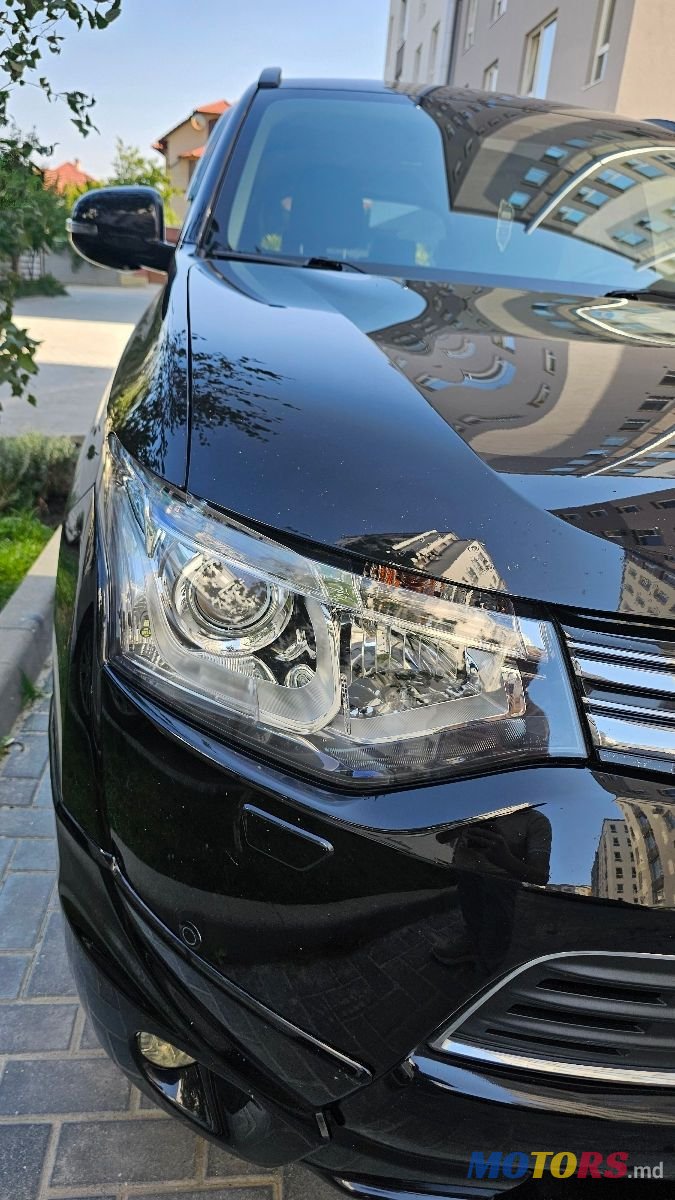 2014' Mitsubishi Outlander photo #1