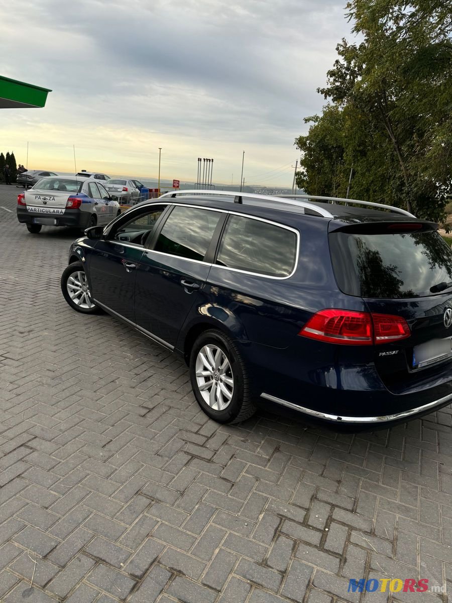 2011' Volkswagen Passat photo #4