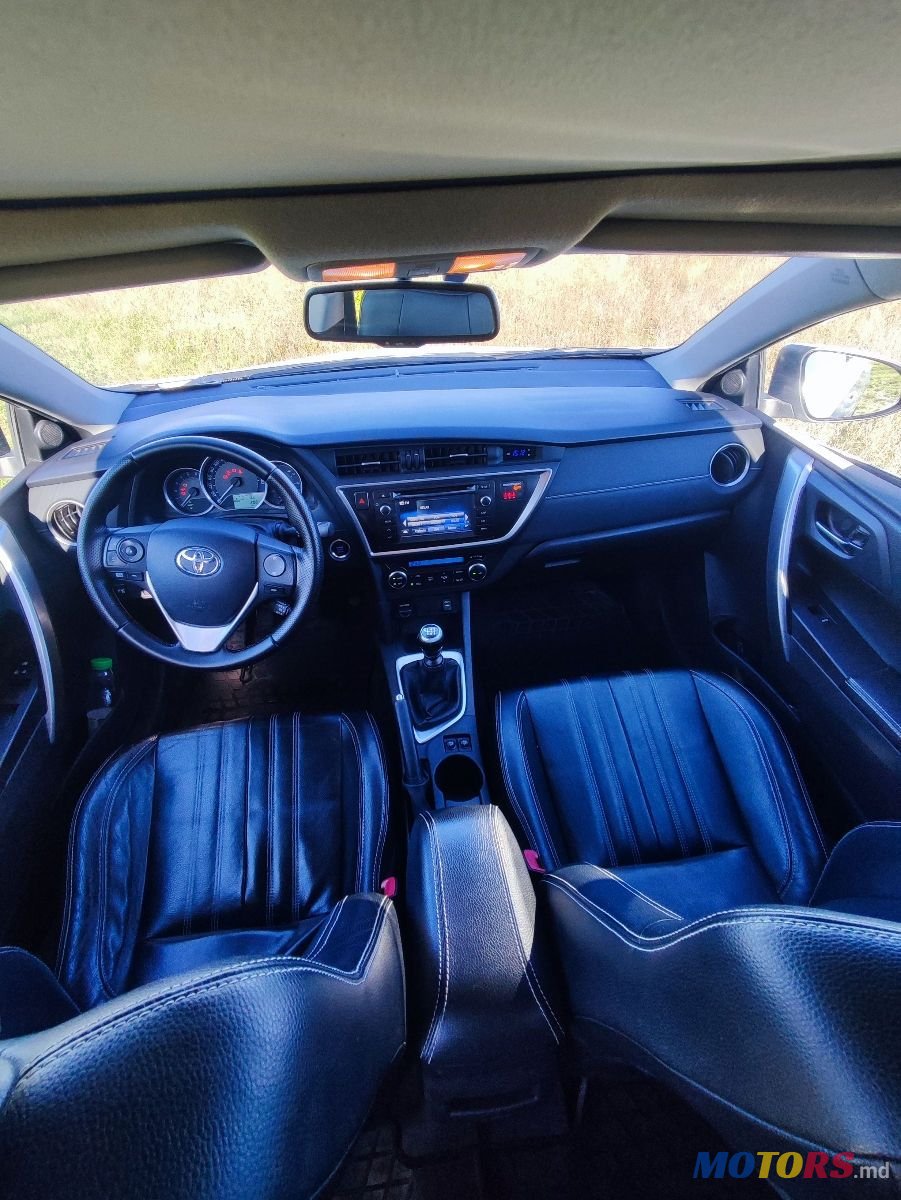 2015' Toyota Auris photo #3