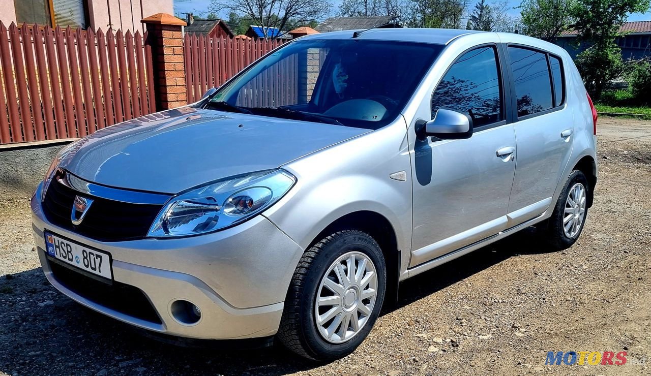 2012' Dacia Sandero photo #1