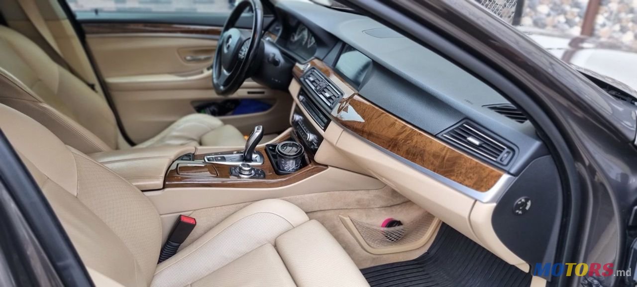 2011' BMW 5 Series photo #5