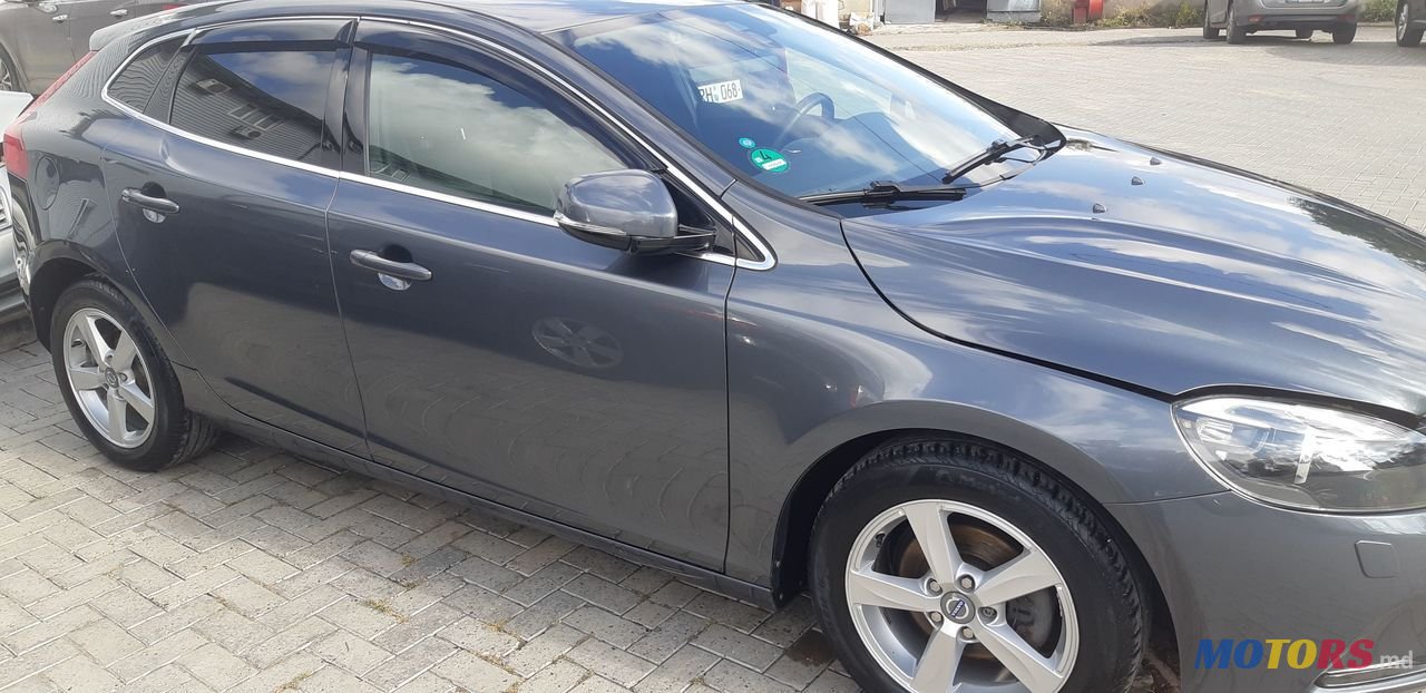 2013' Volvo V40 photo #1