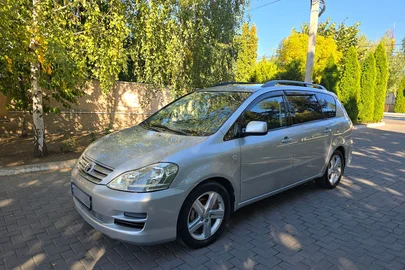 2004' Toyota Avensis Verso