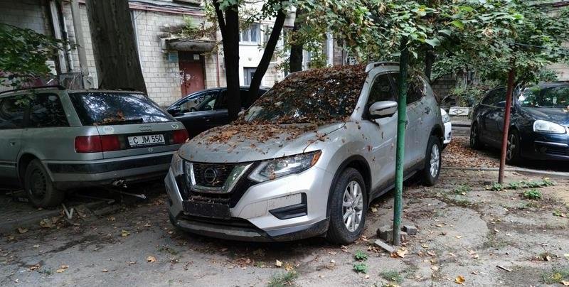 Chișinăuienii, deranjați de creșterea numărului de mașini abandonate