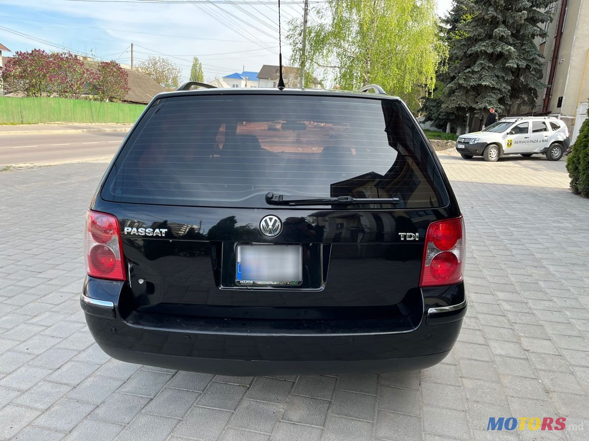 2005' Volkswagen Passat photo #5