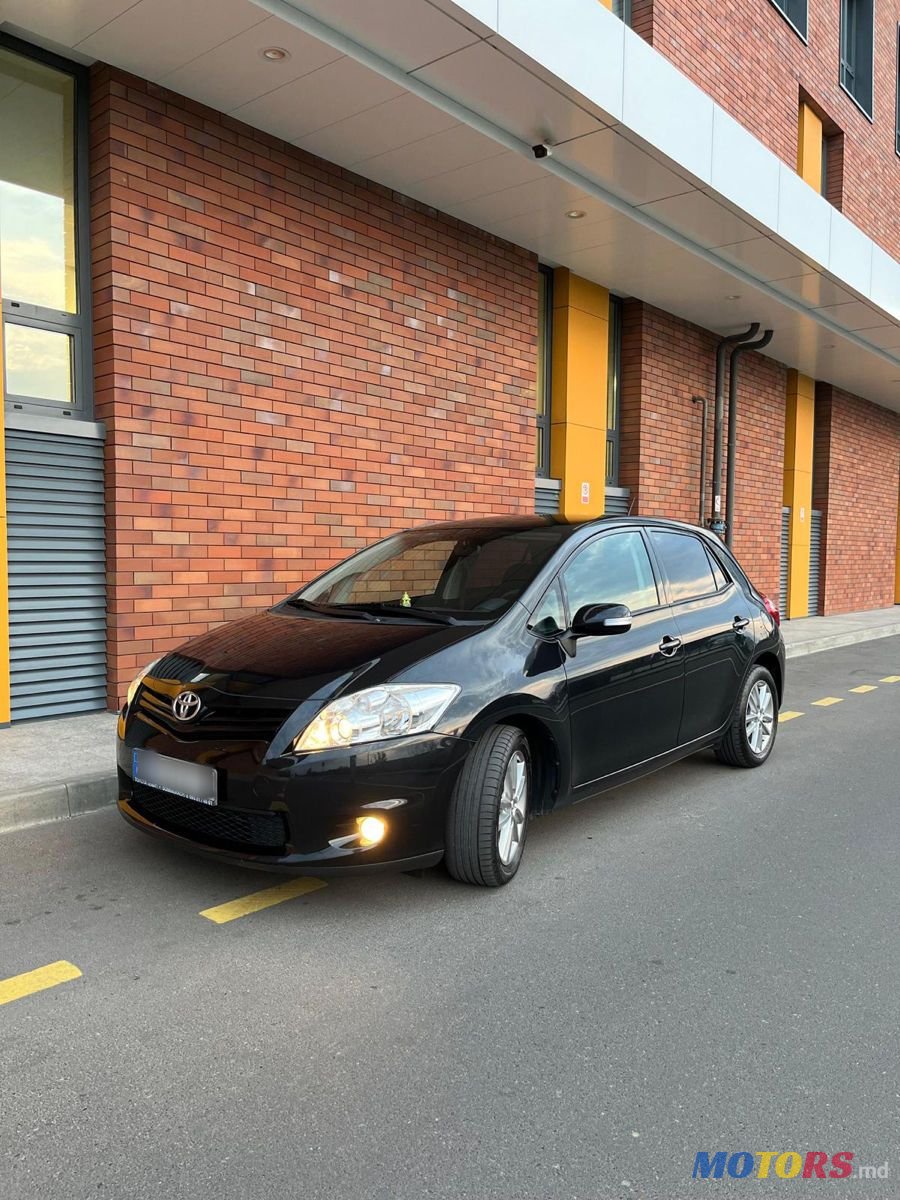 2010' Toyota Auris photo #2