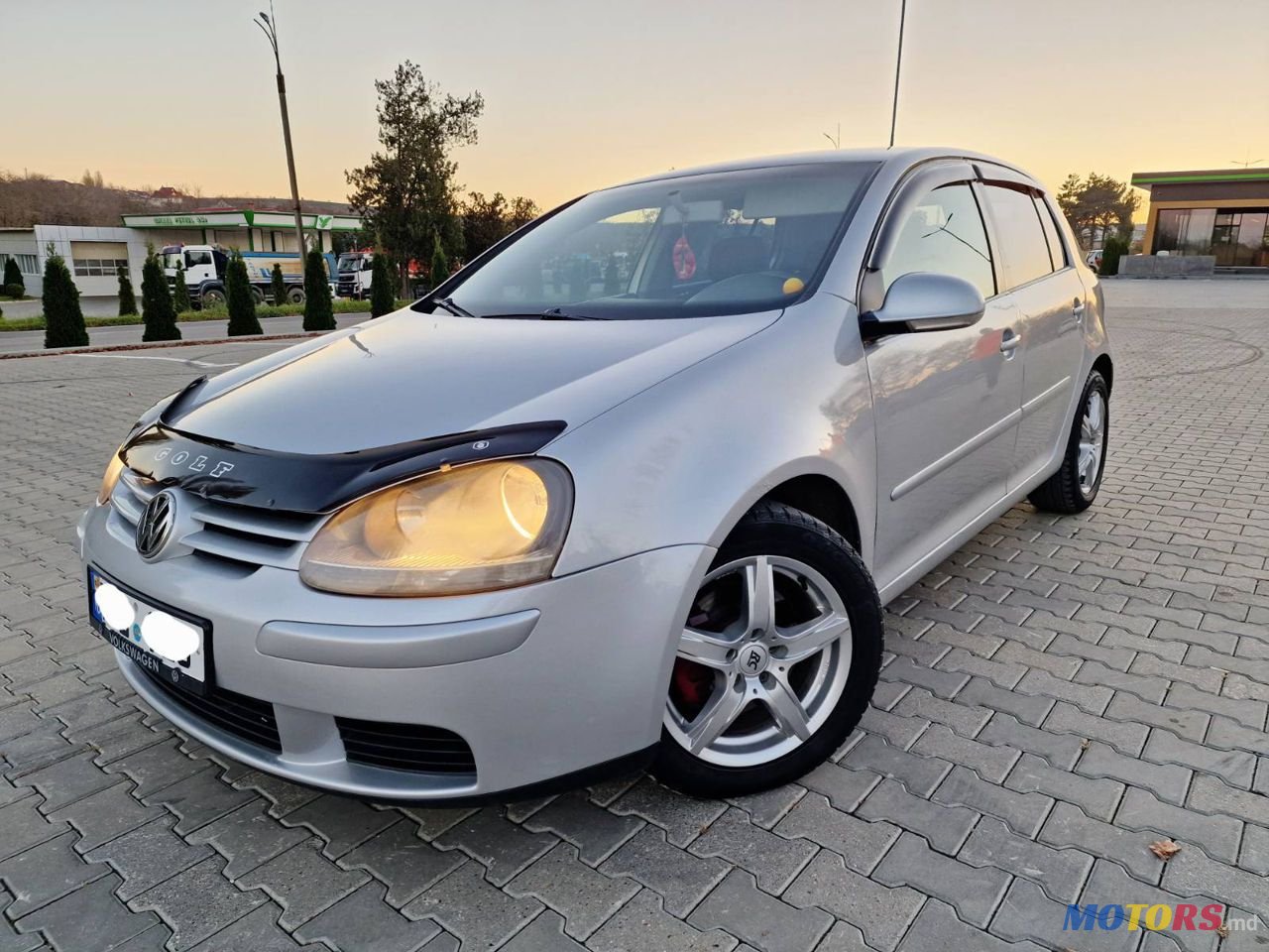 2005' Volkswagen Golf photo #2