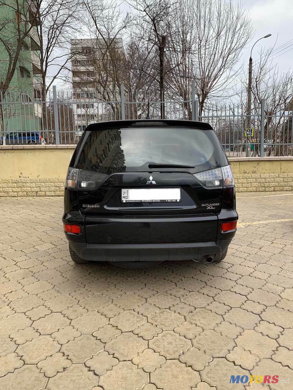 2011' Mitsubishi Outlander XL photo #5