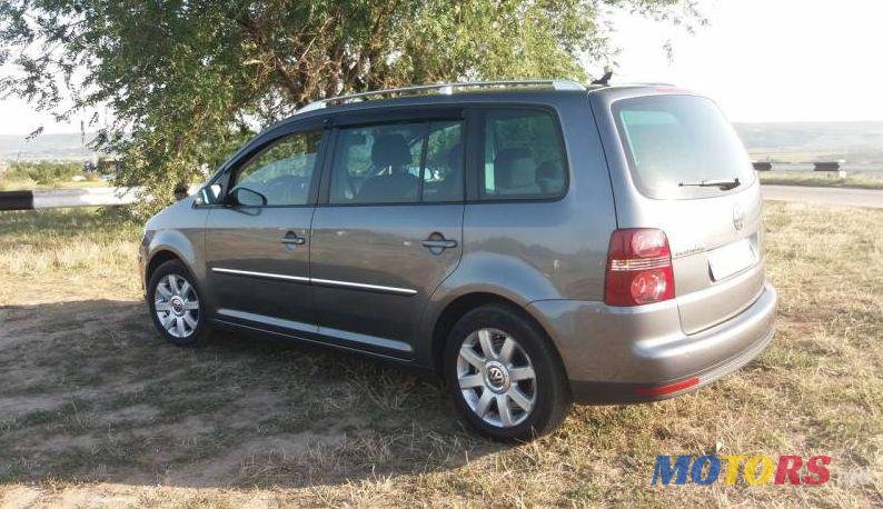 2007' Volkswagen Touran photo #1