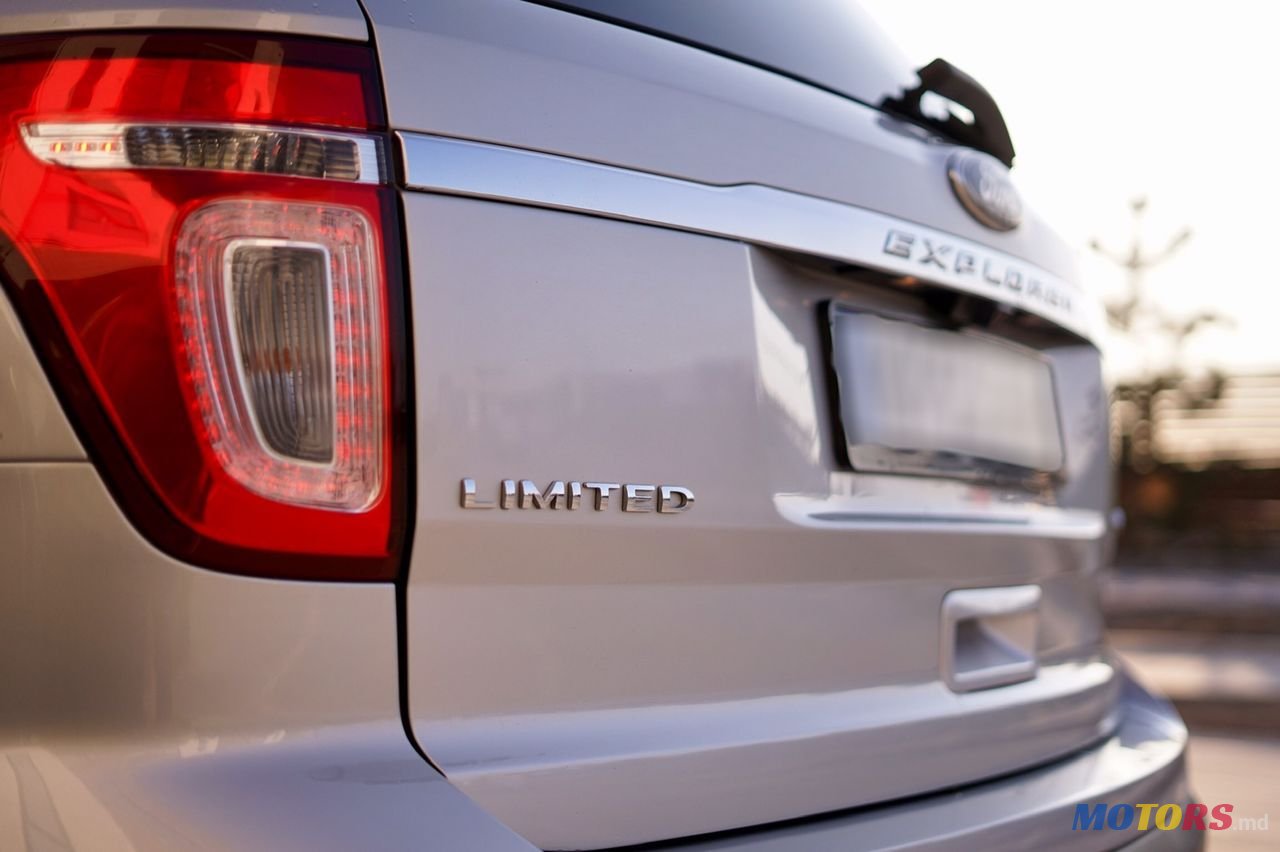 2011' Ford Explorer photo #3