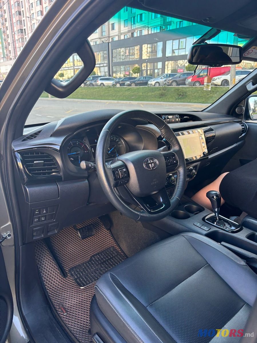 2023' Toyota Hilux photo #5