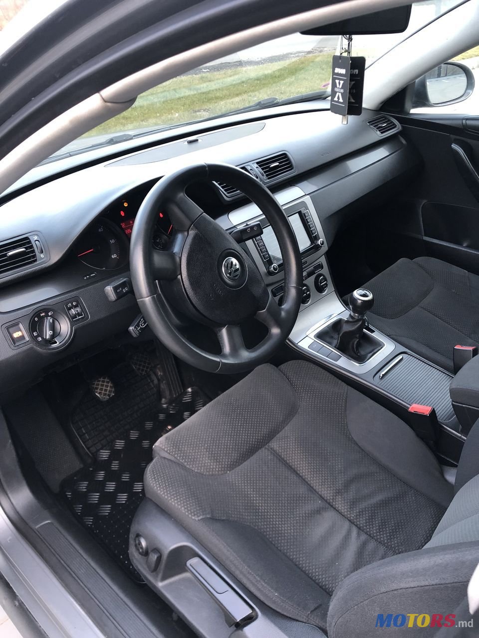 2005' Volkswagen Passat photo #5