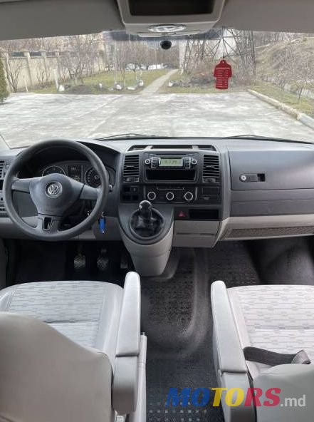 2011' Volkswagen Transporter photo #1