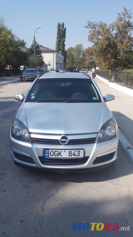 2005' Opel Astra photo #1