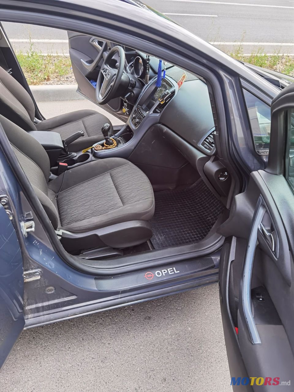 2013' Opel Astra photo #2