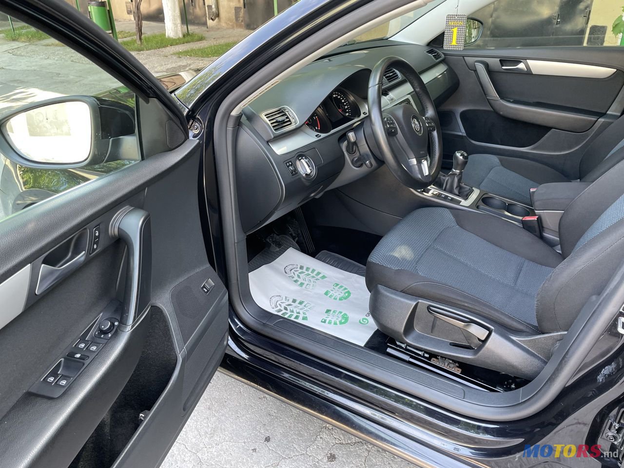 2013' Volkswagen Passat photo #5